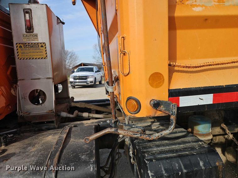 image for item EO7165 2003 International 7400 dump truck