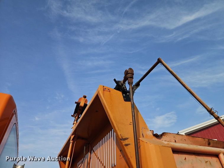 image for item EO7165 2003 International 7400 dump truck