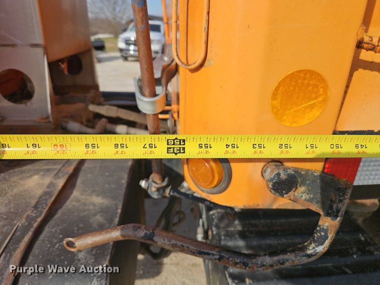 image for item EO7165 2003 International 7400 dump truck