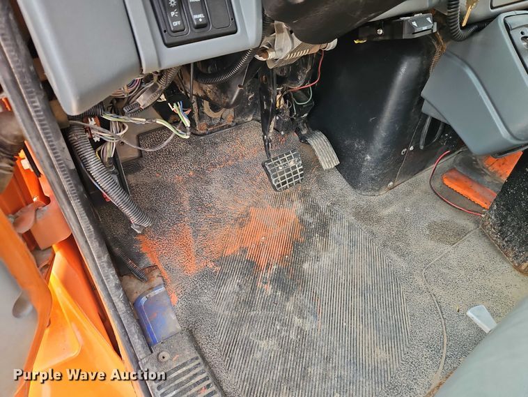 image for item EO7165 2003 International 7400 dump truck