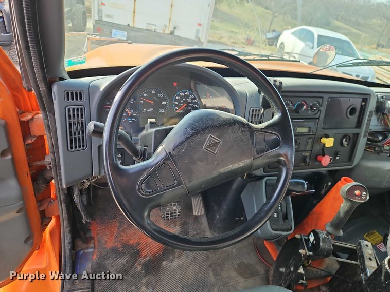 image for item EO7165 2003 International 7400 dump truck