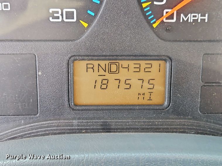 image for item EO7165 2003 International 7400 dump truck