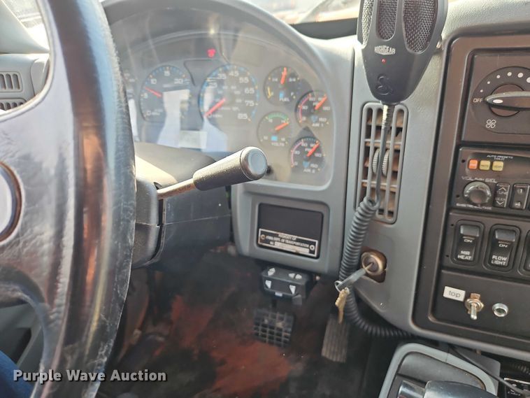 image for item EO7165 2003 International 7400 dump truck