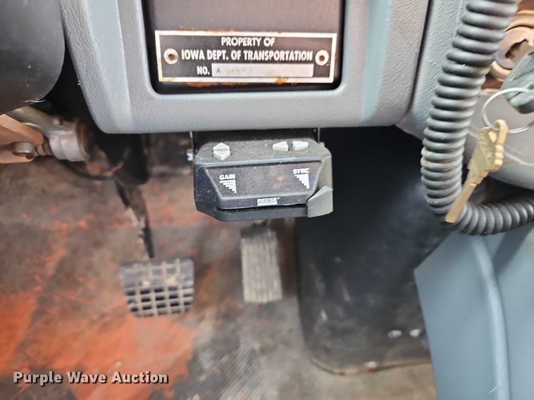 image for item EO7165 2003 International 7400 dump truck