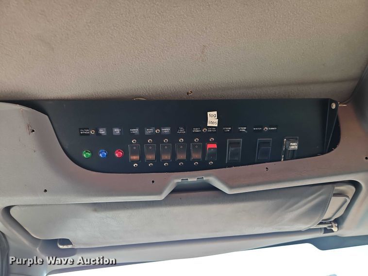 image for item EO7165 2003 International 7400 dump truck