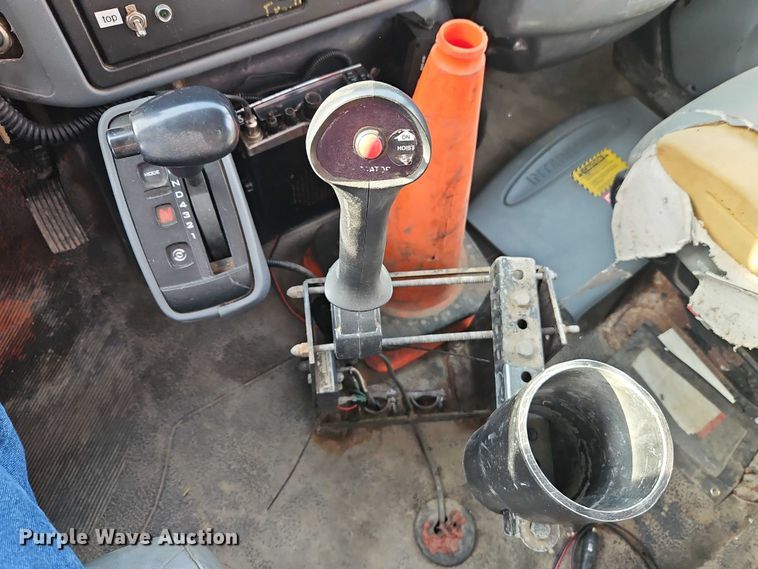 image for item EO7165 2003 International 7400 dump truck