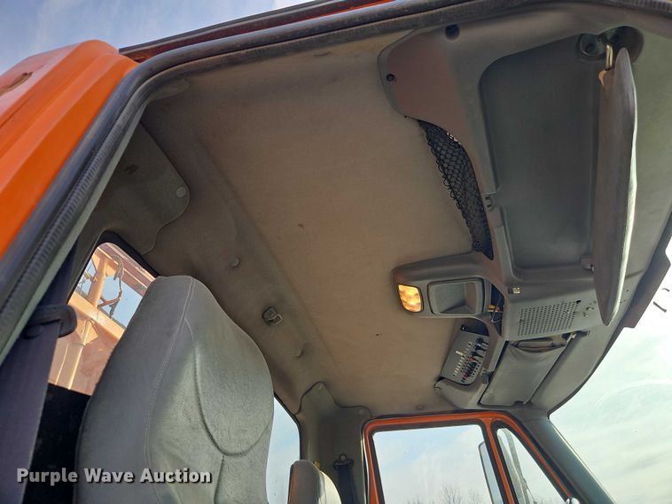 image for item EO7165 2003 International 7400 dump truck