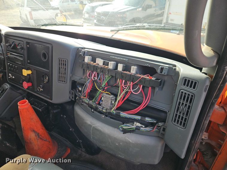 image for item EO7165 2003 International 7400 dump truck