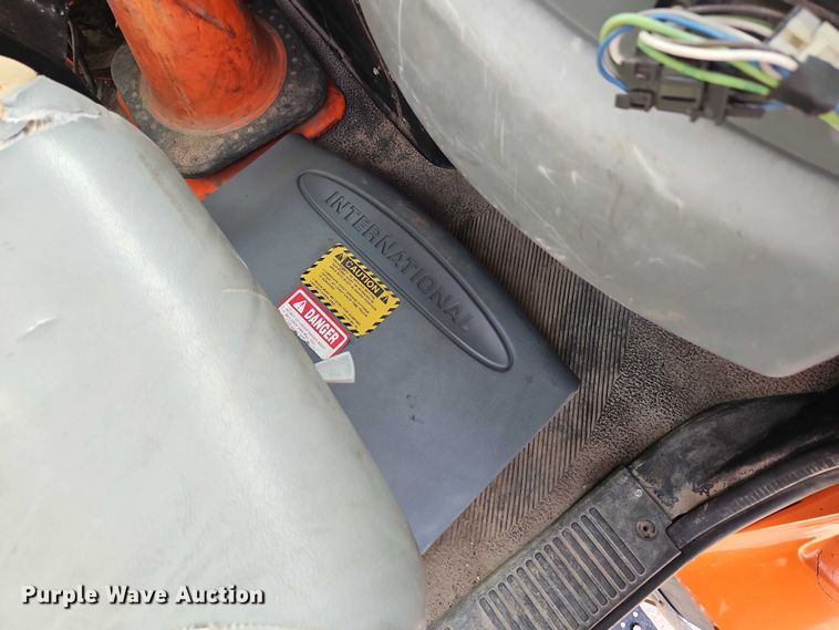 image for item EO7165 2003 International 7400 dump truck