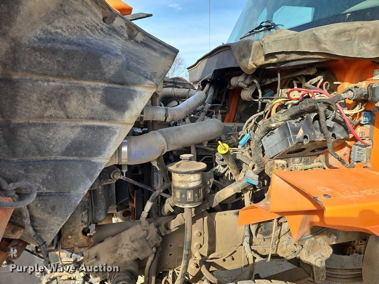 image for item EO7165 2003 International 7400 dump truck