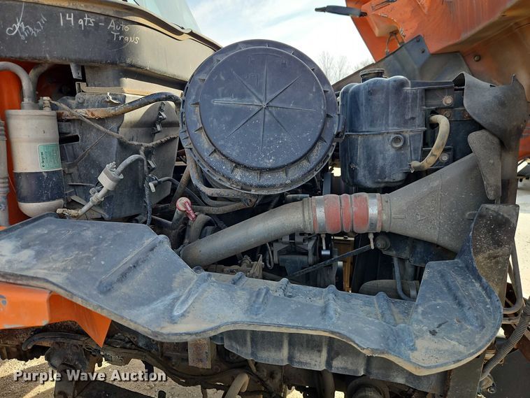 image for item EO7165 2003 International 7400 dump truck