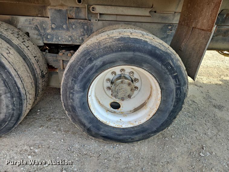 image for item EO7165 2003 International 7400 dump truck