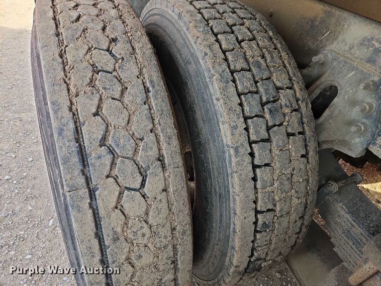 image for item EO7165 2003 International 7400 dump truck