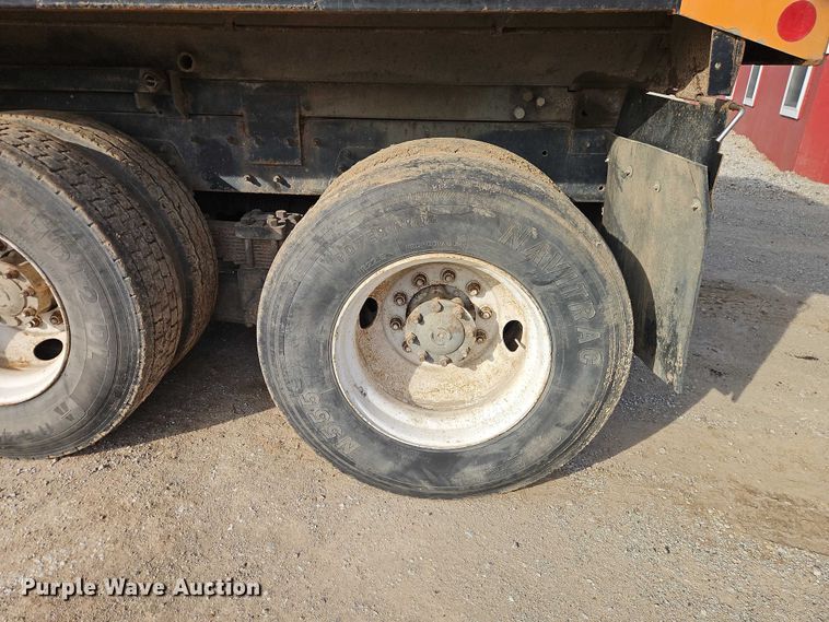 image for item EO7165 2003 International 7400 dump truck