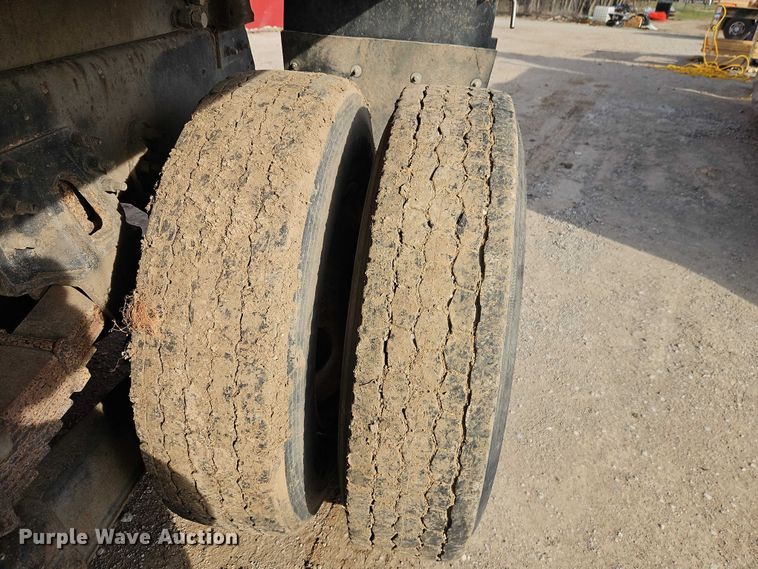 image for item EO7165 2003 International 7400 dump truck