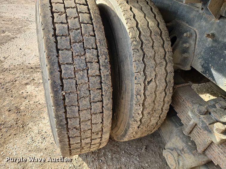 image for item EO7165 2003 International 7400 dump truck