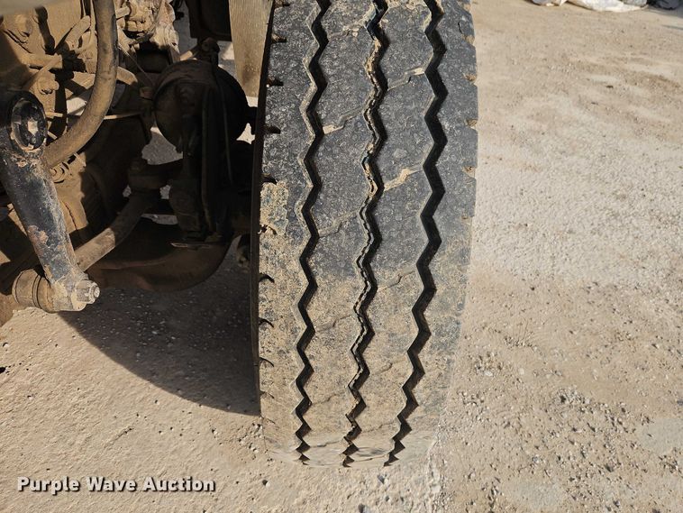 image for item EO7165 2003 International 7400 dump truck