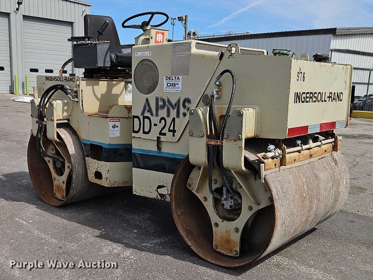 image for item EO7179 1994 Ingersoll Rand DD-24 double drum vibratory roller