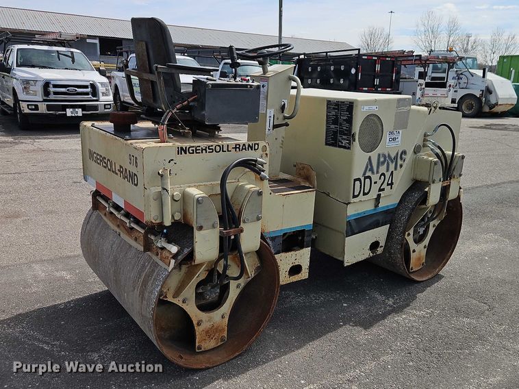image for item EO7179 1994 Ingersoll Rand DD-24 double drum vibratory roller