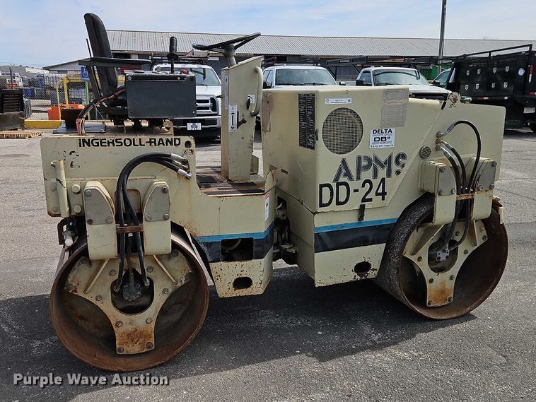 image for item EO7179 1994 Ingersoll Rand DD-24 double drum vibratory roller
