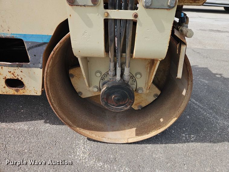 image for item EO7179 1994 Ingersoll Rand DD-24 double drum vibratory roller