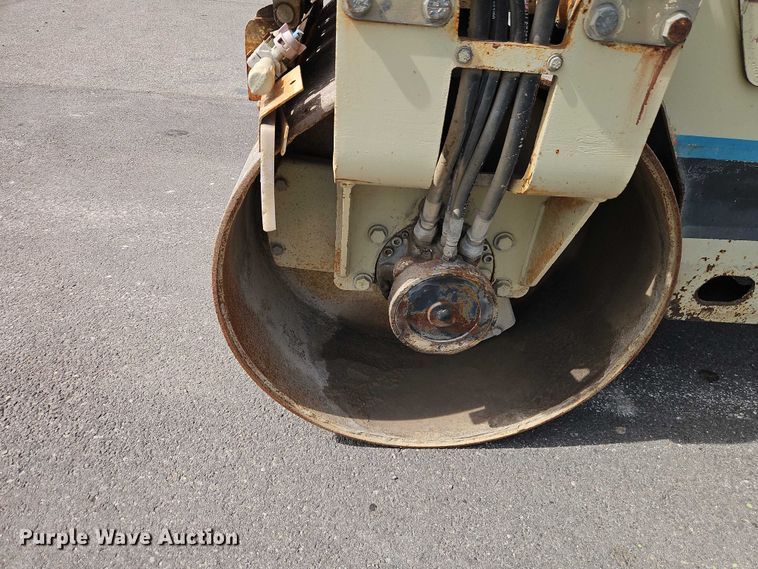 image for item EO7179 1994 Ingersoll Rand DD-24 double drum vibratory roller