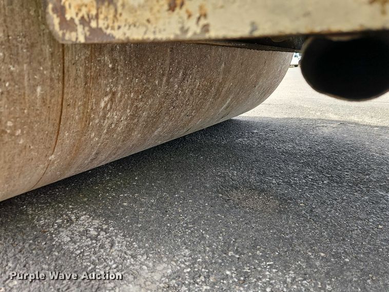 image for item EO7179 1994 Ingersoll Rand DD-24 double drum vibratory roller