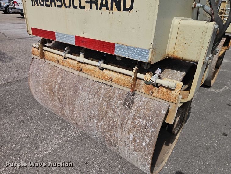 image for item EO7179 1994 Ingersoll Rand DD-24 double drum vibratory roller