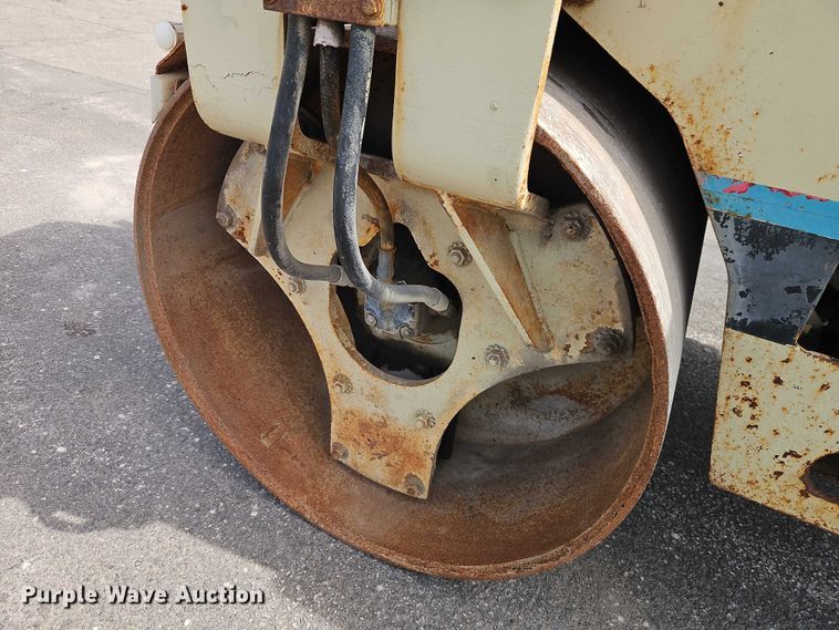 image for item EO7179 1994 Ingersoll Rand DD-24 double drum vibratory roller