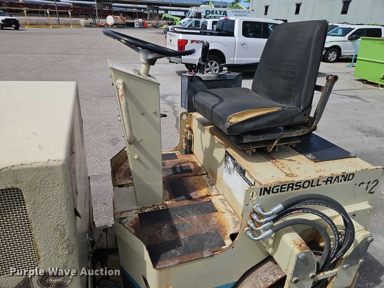 image for item EO7179 1994 Ingersoll Rand DD-24 double drum vibratory roller