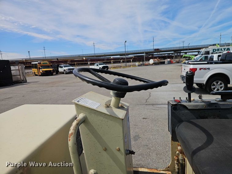 image for item EO7179 1994 Ingersoll Rand DD-24 double drum vibratory roller