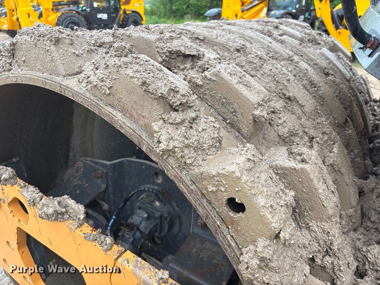 image for item EQ4049 2020 Case SV207E single drum vibratory roller