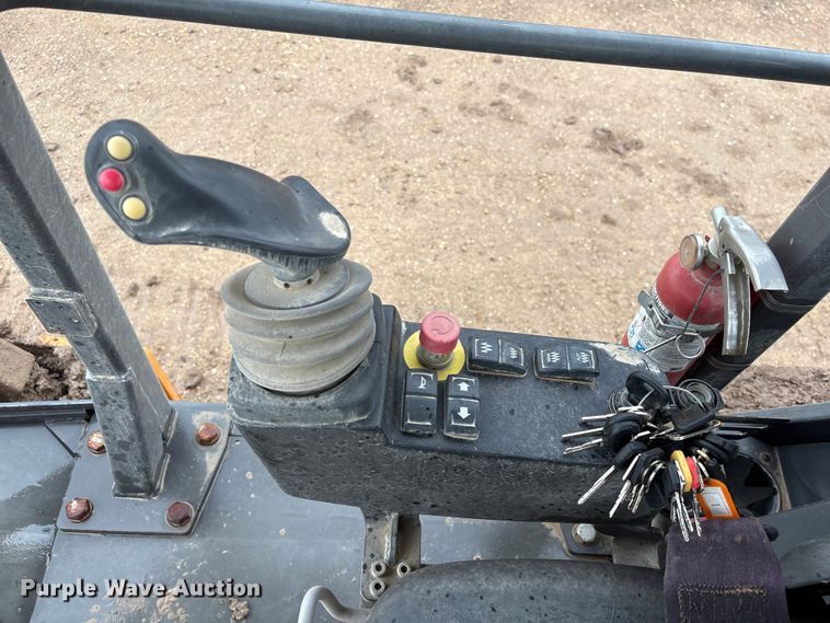 image for item EQ4049 2020 Case SV207E single drum vibratory roller