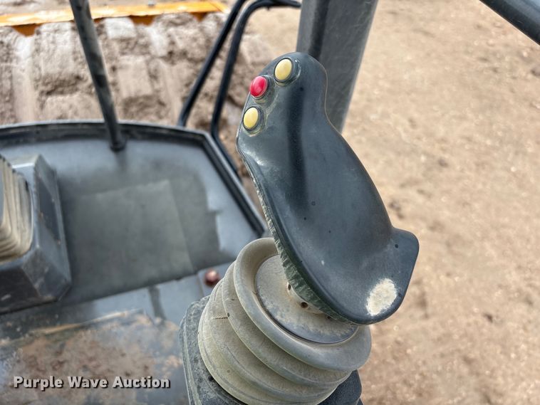 image for item EQ4049 2020 Case SV207E single drum vibratory roller