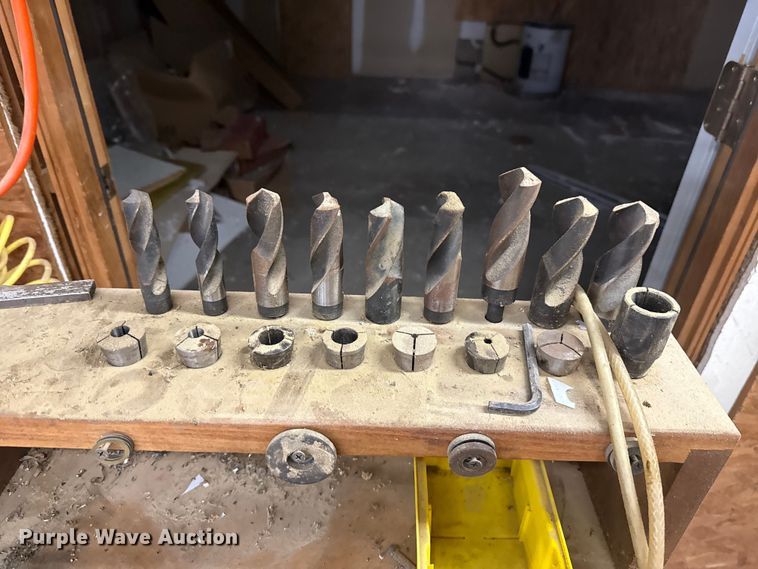 image for item ES5993 Bridgeport drill press