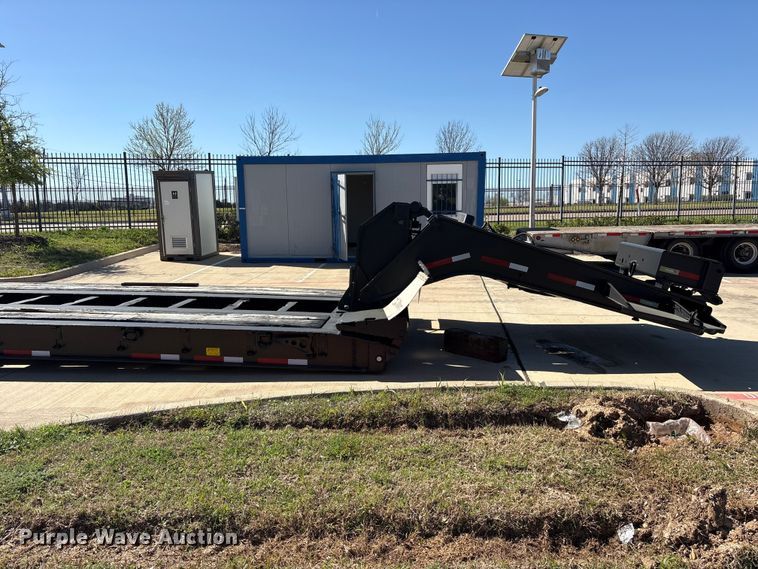 image for item ES8707 2007 Talbert T4DW60SA-HRG-1-T1 lowboy equipment trailer