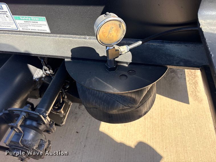 image for item ES8707 2007 Talbert T4DW60SA-HRG-1-T1 lowboy equipment trailer