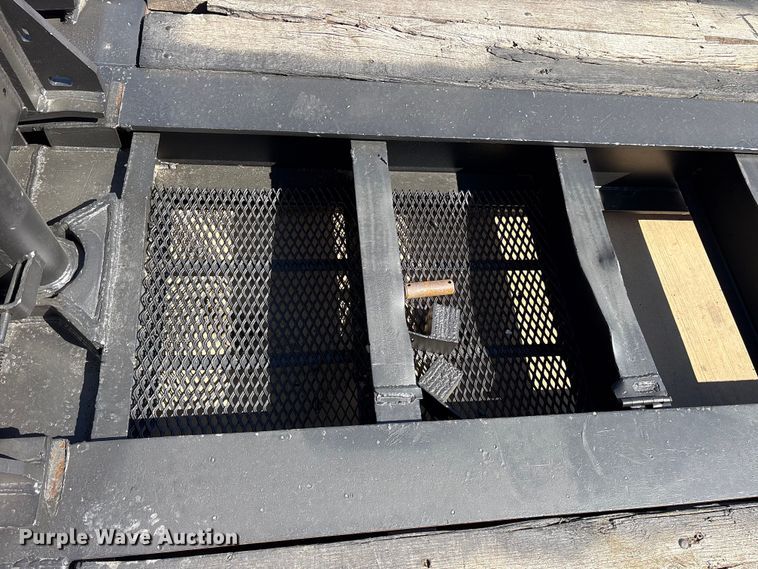 image for item ES8707 2007 Talbert T4DW60SA-HRG-1-T1 lowboy equipment trailer