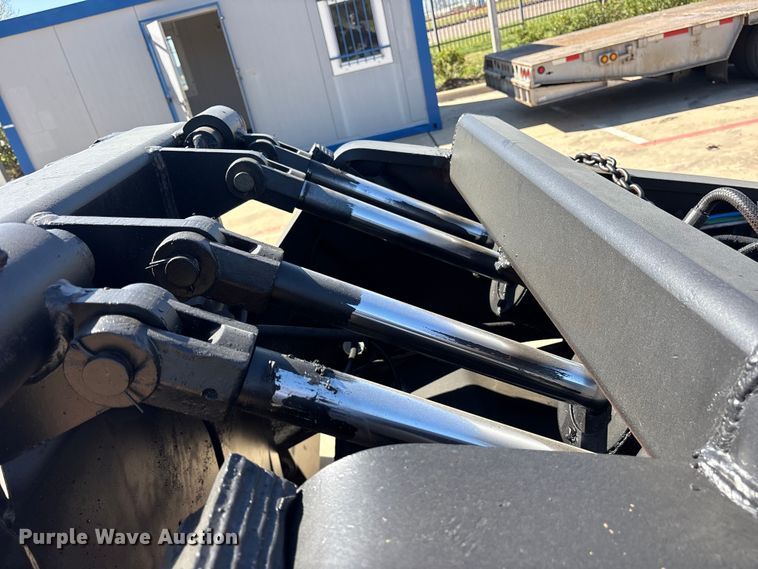 image for item ES8707 2007 Talbert T4DW60SA-HRG-1-T1 lowboy equipment trailer