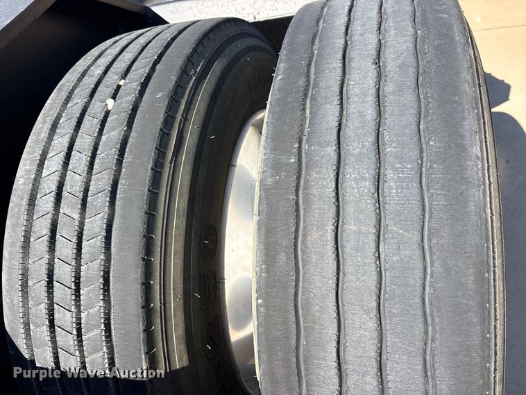 image for item ES8707 2007 Talbert T4DW60SA-HRG-1-T1 lowboy equipment trailer