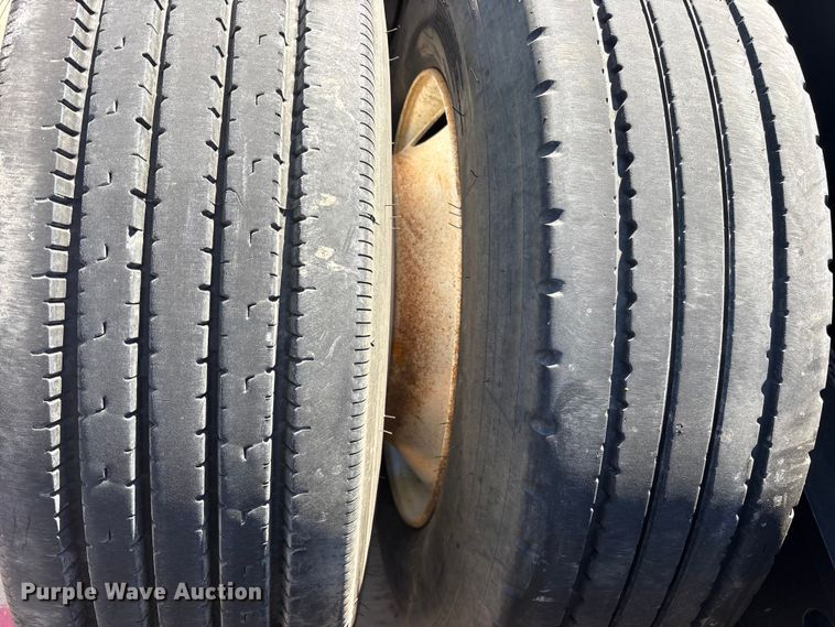 image for item ES8707 2007 Talbert T4DW60SA-HRG-1-T1 lowboy equipment trailer