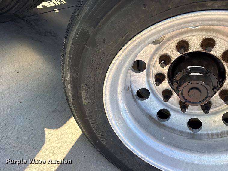 image for item ES8707 2007 Talbert T4DW60SA-HRG-1-T1 lowboy equipment trailer