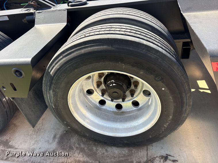 image for item ES8707 2007 Talbert T4DW60SA-HRG-1-T1 lowboy equipment trailer