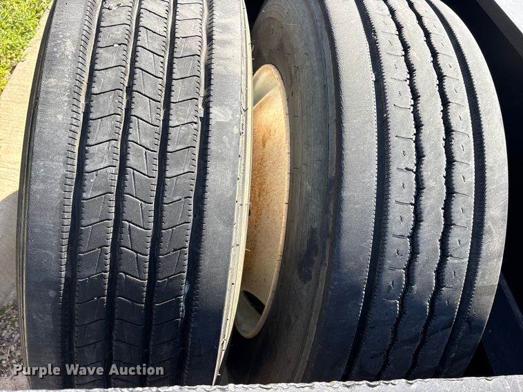 image for item ES8707 2007 Talbert T4DW60SA-HRG-1-T1 lowboy equipment trailer