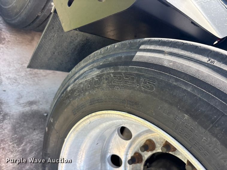 image for item ES8707 2007 Talbert T4DW60SA-HRG-1-T1 lowboy equipment trailer