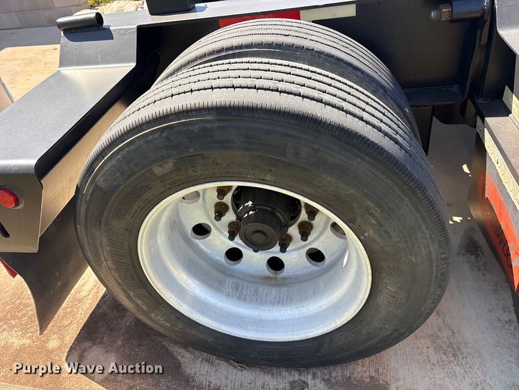 image for item ES8707 2007 Talbert T4DW60SA-HRG-1-T1 lowboy equipment trailer