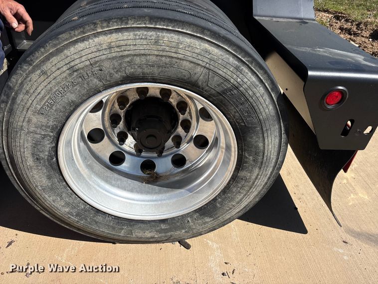 image for item ES8707 2007 Talbert T4DW60SA-HRG-1-T1 lowboy equipment trailer