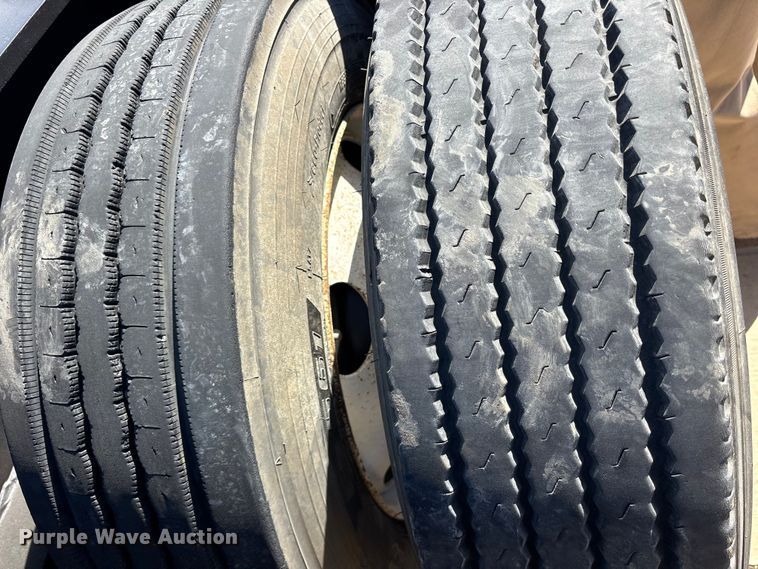 image for item ES8707 2007 Talbert T4DW60SA-HRG-1-T1 lowboy equipment trailer