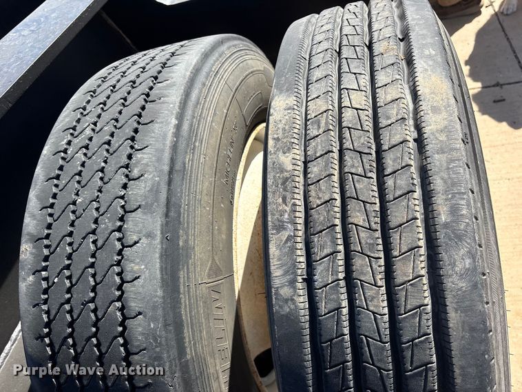 image for item ES8707 2007 Talbert T4DW60SA-HRG-1-T1 lowboy equipment trailer