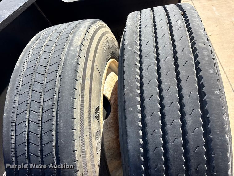 image for item ES8707 2007 Talbert T4DW60SA-HRG-1-T1 lowboy equipment trailer